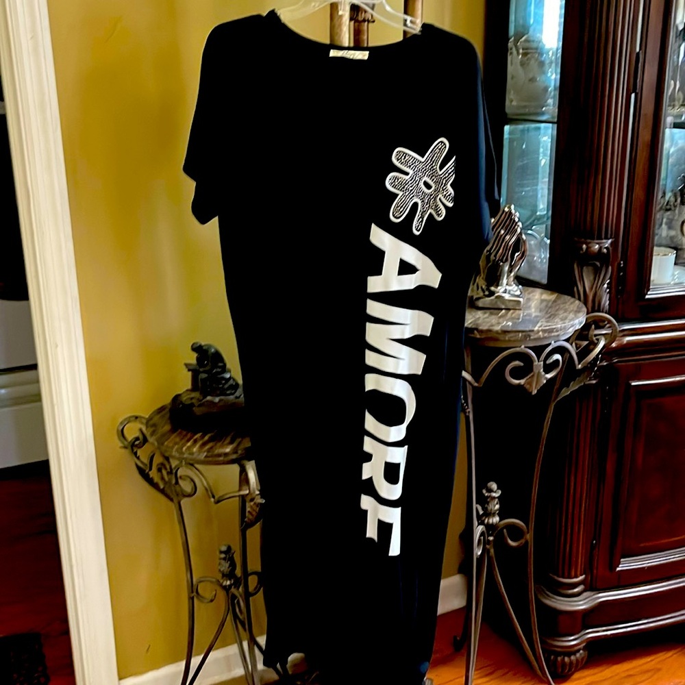 Beautiful Black Amore Dress With pockets and Long Elegant